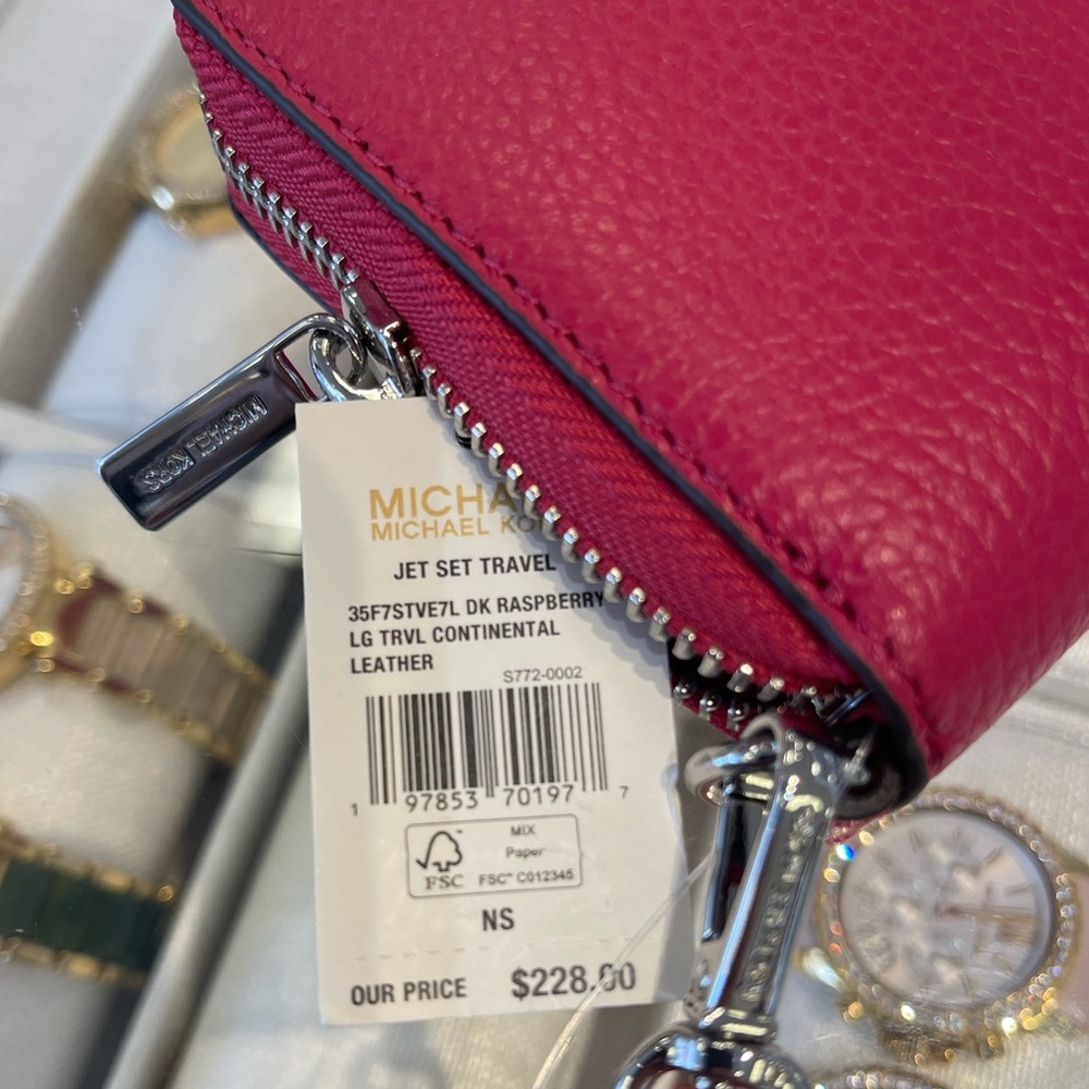 MICHAEL KORS Lg Pebbled Leather Continental Wallet Wristlet Phone
Dark Raspberry - Picture 13 of 16